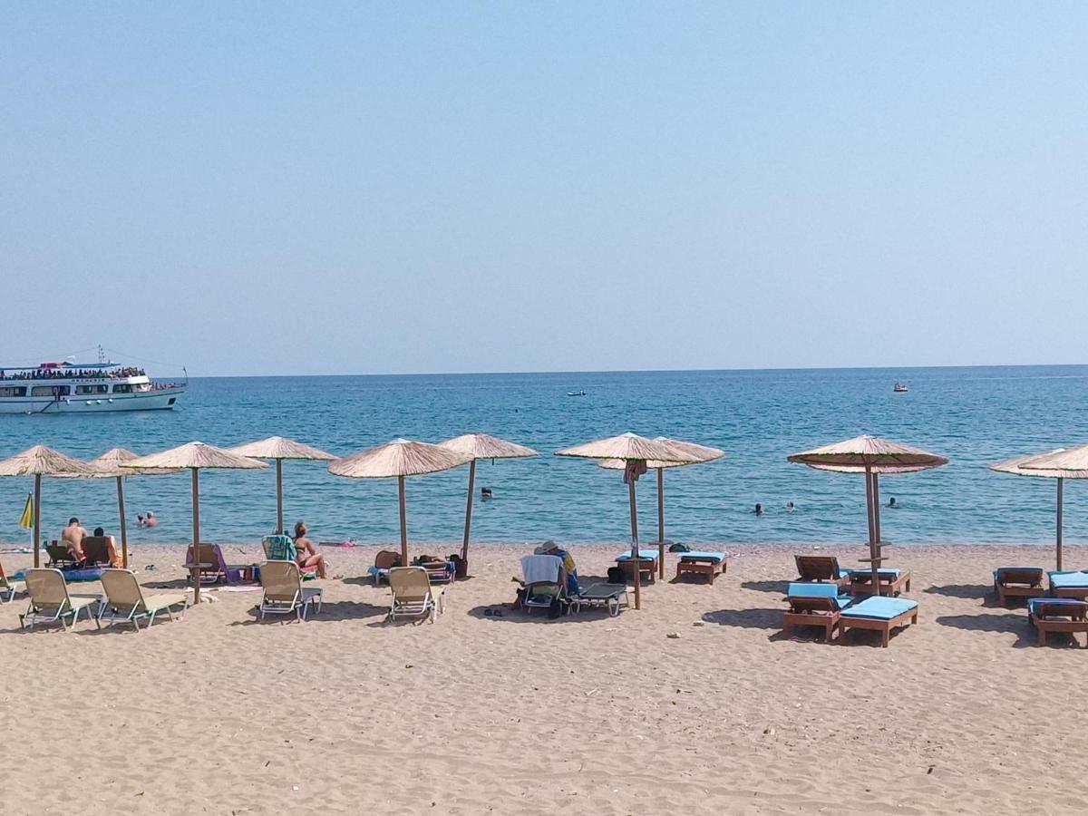 Saint Konstantin Beach Apartments Stegna Bagian luar foto