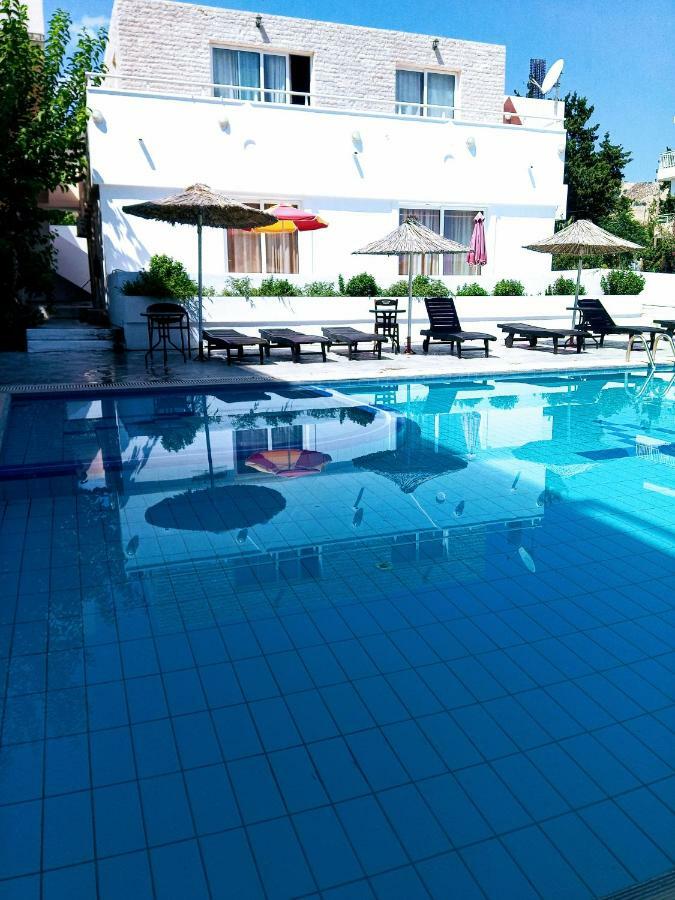 Saint Konstantin Beach Apartments Stegna Bagian luar foto
